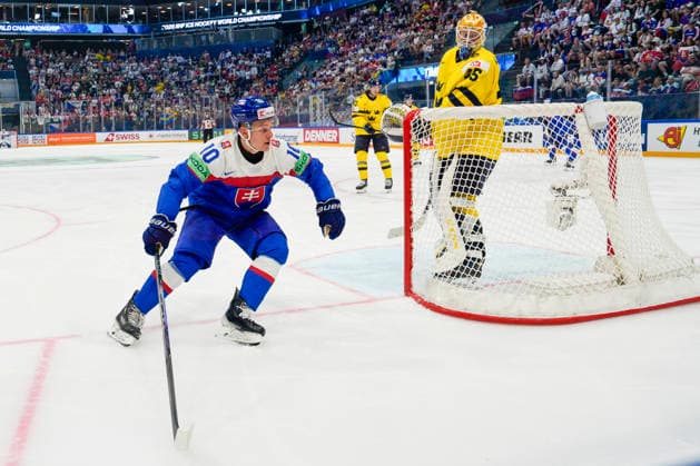 FRIBOURG, SWITZERLAND MAY 26 Adam Sykora of Slovakia in action during the 2026 IIHF Ice Hockey World Championship Switzerland game between Sweden and Slovakia at BCF Arena on May 26, 2026 in Fribourg, Fribourg Fribourg BCF Arena Fribourg Switzerland Copyright: xJustPictures.ch JarixPestelaccix jp-en-EuSpIm-JP6_JAR_Sweden_Slovakia_26May2026_00067
