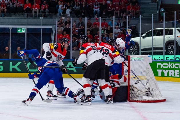 ZURICH, SWITZERLAND - MAY 26: Matthew Tkachuk (United States, 19) shooting the 4:0 goal during the Preliminary Round - Group A Match 53 between United States and Austria at the IIHF Ice hockey, Eishockey World Championship, WM, Weltmeisterschaft 2026, Swiss Life Arena on May 26, 2026 in Zurich, Switzerland. Zurich Switzerland Copyright: xTimoxSteinx