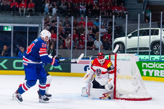 ZURICH, SWITZERLAND - MAY 26: Atte Tolvanen (Austria, 35) catches the puck of Oliver Mathieu (United States, 24) during the Preliminary Round - Group A Match 53 between United States and Austria at the IIHF Ice hockey, Eishockey World Championship, WM, Weltmeisterschaft 2026, Swiss Life Arena on May 26, 2026 in Zurich, Switzerland. Zurich Switzerland Copyright: xTimoxSteinx