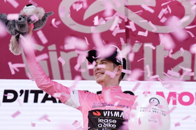 The pink jersey Denmark™s Jonas Vingegaard Hansen of Team Visma Lease A Bike cycles to the finish line to win the Stage 16 of the Giro d™Italia, from Bellinzona to CarÃ¬, Switzerland, Tuesday, May 26, 2026.  Copyright: xMassimoxPaolone LaPressex