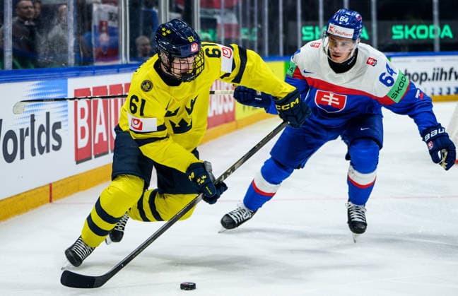260526 Viggo Björck of Sweden and Patrik Koch of Slovakia during the 2026 IIHF Ice hockey, Eishockey World Championship, WM, Weltmeisterschaft match between Sweden and Slovakia on May 26, 2026 in Fribourg. Photo: Jesper Zerman BILDBYRAN kod JZ JZ0730 ishockey ice hockey ishockey-vm 2026 vm 2026 iihf world championship sverige sweden slovakien slovakia bbeng *** 260526 Viggo Björck of Sweden and Patrik Koch of Slovakia during the 2026 IIHF Ice Hockey World Championship match between Sweden and Slovakia on May 26, 2026 in Fribourg Photo Jesper Zerman BILDBYRAN kod JZ JZ0730 ishockey ice hockey ishockey vm 2026 vm 2026 iihf world championship sverige sweden slovakien slovakia bbeng  Copyright: JESPERxZERMAN BB260526JZ084