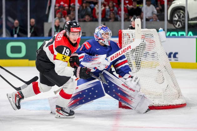Ice hockey, Eishockey - IIHF WC 2026 ZURICH,SWITZERLAND,26.MAY.26 - ICE HOCKEY - IIHF Ice Hockey World Championship, WM, Weltmeisterschaft 2026, group stage, USA vs Austria. Image shows Vinzenz Rohrer (AUT) and Devin Cooley (USA).  GEPAxpictures xMaticxKlansek