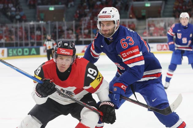 26 05 2026 Swiss Life Arena Zurich , SWITZERLAND, Mens Ice Hockey IIHF World Championship Zurich 2026 Group A USA AUT Vinzenz Rohrer li,AUT vs Max Sasson USA