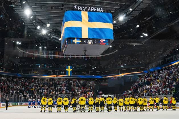 FRIBOURG, FRIBOURG - MAY 26: Sweden players celebrate following the victory during the 2026 IIHF World Championship, WM, Weltmeisterschaft match between Sweden and Slovakia at BCF Arena on May 26, 2026 in Fribourg, Fribourg, Switzerland.  Copyright: xLivioxBaeriswylx xSPPx Sportspressphoto_SPR154960