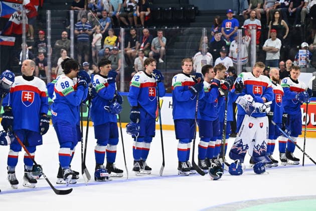 Slovak players after losing the match at the IIHF World Championship, WM, Weltmeisterschaft Group B match Sweden vs Slovakia on May 26, 2026, Fribourg, Switzerland. (CTKxPhoto RadekxPetrasek) CTKPhotoP2026052607780  CTKPhotoP2026052607780
