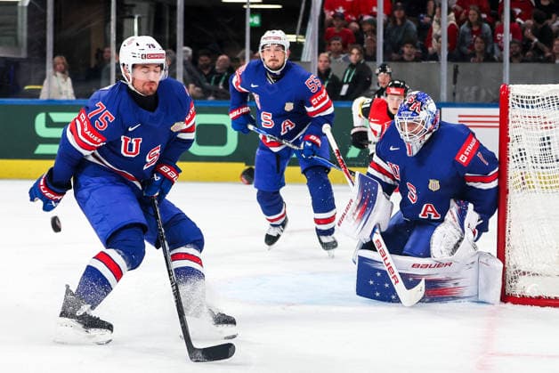 Ice hockey, Eishockey - IIHF WC 2026 ZURICH,SWITZERLAND,26.MAY.26 - ICE HOCKEY - IIHF Ice Hockey World Championship, WM, Weltmeisterschaft 2026, group stage, USA vs Austria. Image shows Connor Clifton (USA) and Devin Cooley (USA).  GEPAxpictures xMaticxKlansek