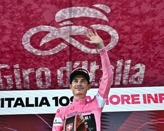 May 26, 2026, Cari, ITALY: Danish rider Jonas Vingegaard Hansen .of Team Visma Lease A Bike wearing the overall leader s pink jersey, poses on the podium after the 16th stage of the 109 Giro d Italia 2026, over 113 km from Bellinzona to Cari , Italy, 26 May 2026. ANSA LUCA ZENNARO. ITALY CYCLING GIOR D ITALIA  - ZUMAa110 20260526_zaf_a110_035 Copyright: xLucaxZennarox