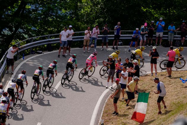 Denmark™s Jonas Vingegaard Hansen of Team Visma Lease A Bike during Stage 16 of the Giro d™Italia, from Bellinzona to CarÃ¬, Switzerland, Tuesday, May 26, 2026.  Copyright: xFabioxFerrari LaPressex