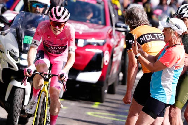 Denmark™s Jonas Vingegaard Hansen of Team Visma Lease A Bike during Stage 16 of the Giro d™Italia, from Bellinzona to CarÃ¬, Switzerland, Tuesday, May 26, 2026.  Copyright: xFabioxFerrari LaPressex