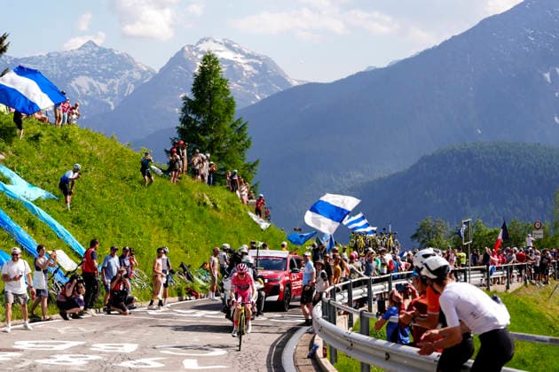 Denmark™s Jonas Vingegaard Hansen of Team Visma Lease A Bike during Stage 16 of the Giro d™Italia, from Bellinzona to CarÃ¬, Switzerland, Tuesday, May 26, 2026.  Copyright: xFabioxFerrari LaPressex
