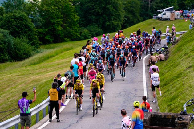the pack riders during Stage 16 of the Giro d™Italia, from Bellinzona to CarÃ¬, Switzerland, Tuesday, May 26, 2026.  Copyright: xFabioxFerrari LaPressex