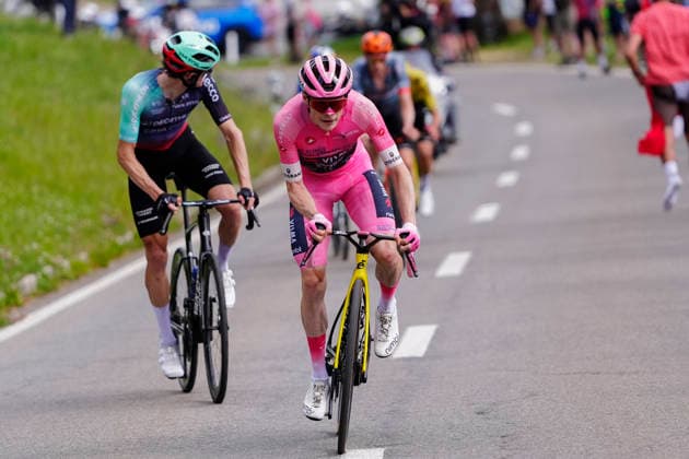 Denmark™s Jonas Vingegaard Hansen of Team Visma Lease A Bike attack during Stage 16 of the Giro d™Italia, from Bellinzona to CarÃ¬, Switzerland, Tuesday, May 26, 2026.  Copyright: xFabioxFerrari LaPressex
