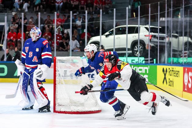 Ice hockey, Eishockey - IIHF WC 2026 ZURICH,SWITZERLAND,26.MAY.26 - ICE HOCKEY - IIHF Ice Hockey World Championship, WM, Weltmeisterschaft 2026, group stage, USA vs Austria. Image shows Devin Cooley (USA), Connor Clifton (USA) and Vinzenz Rohrer (AUT).  GEPAxpictures xMaticxKlansek
