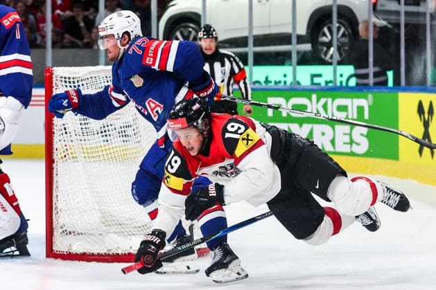 Ice hockey, Eishockey - IIHF WC 2026 ZURICH,SWITZERLAND,26.MAY.26 - ICE HOCKEY - IIHF Ice Hockey World Championship, WM, Weltmeisterschaft 2026, group stage, USA vs Austria. Image shows Connor Clifton (USA) and Vinzenz Rohrer (AUT).  GEPAxpictures xMaticxKlansek