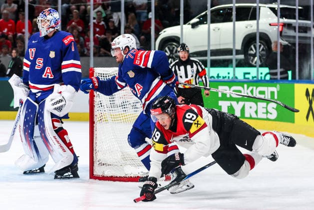 Ice hockey, Eishockey - IIHF WC 2026 ZURICH,SWITZERLAND,26.MAY.26 - ICE HOCKEY - IIHF Ice Hockey World Championship, WM, Weltmeisterschaft 2026, group stage, USA vs Austria. Image shows Devin Cooley (USA), Connor Clifton (USA) and Vinzenz Rohrer (AUT).  GEPAxpictures xMaticxKlansek