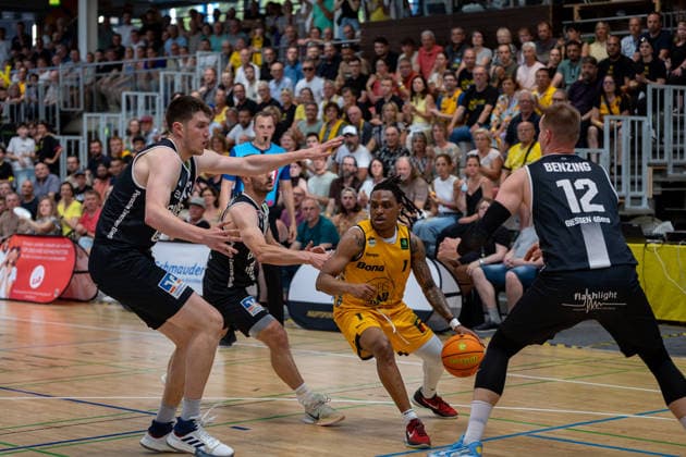 Phillip Montreal Russell Bozic Estriche Knights Kirchheim, 01 Robin Benzing Giessen 46ers, 12 GER, Bozic Estriche Knights Kirchheim vs Giessen 46ers, BARMER 2 Basketball Bundesliga, Playoffs Semifinal Game 3, Season 2025 2026, 26 05 2026 GER, Bozic Estriche Knights Kirchheim vs Giessen 46ers, BARMER 2 Basketball Bundesliga, Playoffs Semifinal Game 3, Season 2025 2026, 26 05 2026 Goeppingen Copyright: xEibner-Pressefoto NinaxSanderx EP_NSR