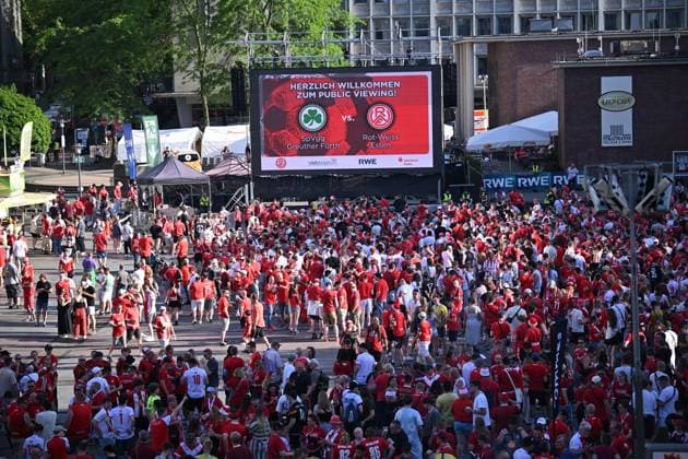 Football, 2nd BL, Relegation, Second leg, SpVgg Greuther Fürth - Rot-Weiss Essen, Public Viewing
