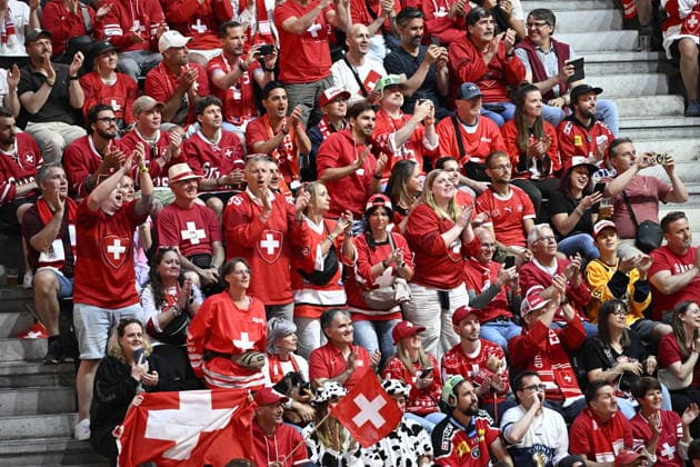 LKS 20260526 Swiss fans cheer ahead the 2026 IIHF Ice hockey, Eishockey World Championships preliminary round group A match between Switzerland and Finland in Zurich on May 26, 2026. - RONI REKOMAA Zürich Switzerland Br_DP9HPydc  Copyright: xRonixRekomaax Br_DP9HPydc