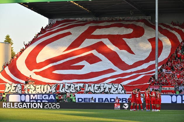 26 05 2026 Soccer season 2025 2026 Relegation 2 Soccer Bundesliga second leg SpVgg Greuther Fürth Kleeblatt Rot Weiss Essen RWE Sportfoto Zink MeZi xmexzix DFL regulations prohibit any use of photographs as image sequences and or quasi video only for editorial use Teamkreis Mannschaft Team Essen vor Spielbeginn vor Fans Fanblock Choreo Choreografie
