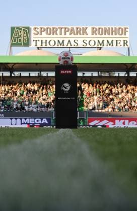 26 05 2026 Soccer season 2025 2026 Relegation 2 Soccer Bundesliga second leg SpVgg Greuther Fürth Kleeblatt Rot Weiss Essen RWE Sportfoto Zink DaMa xdaxmax DFL regulations prohibit any use of photographs as image sequences and or quasi video only for editorial use Ballstele Relegation
