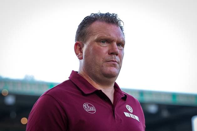 Head coach Uwe Koschinat Rot Weiss Essen , SpVgg Greuther Fuerth vs Rot Weiss Essen, Football, Men, Relegation, 2 Bundesliga, DFL, Season 2025 2026, Second leg, 26 05 2026 DFB regulations prohibit any use of photographs as image sequences and or quasi video Fuerth Bayern Germany Copyright: xkolbert-press MartinxAgüerax