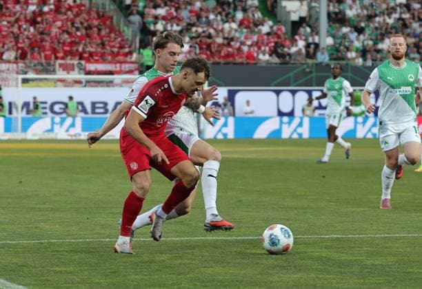 26 05 2026 Soccer season 2025 2026 Relegation 2 Soccer Bundesliga second leg SpVgg Greuther Fürth Kleeblatt Rot Weiss Essen RWE Sportfoto Zink DaMa xdaxmax DFL regulations prohibit any use of photographs as image sequences and or quasi video only for editorial use Jannik Hofmann 37, Rot Weiss Essen Gian Luca Gian Luca Itter 27, SpVgg Greuther Fürth