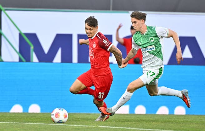 26 05 2026 Soccer season 2025 2026 Relegation 2 Soccer Bundesliga second leg SpVgg Greuther Fürth Kleeblatt Rot Weiss Essen RWE Sportfoto Zink MeZi xmexzix DFL regulations prohibit any use of photographs as image sequences and or quasi video only for editorial use Jannik Hofmann 37, Rot Weiss Essen Gian Luca Gian Luca Itter 27, SpVgg Greuther Fürth, rechts