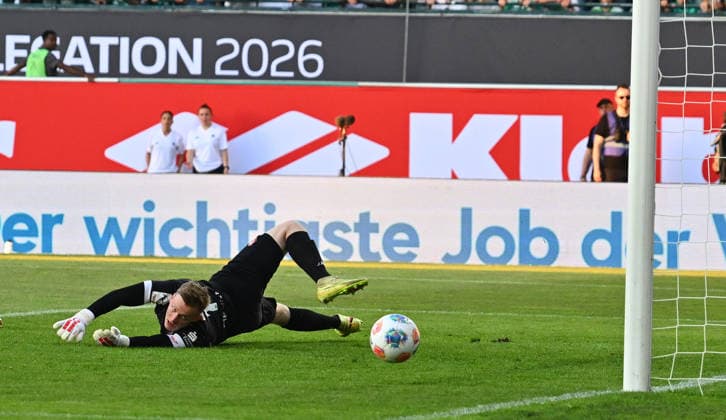 26 05 2026 Soccer season 2025 2026 Relegation 2 Soccer Bundesliga first leg SpVgg Greuther Fürth Kleeblatt Rot Weiss Essen RWE Sportfoto Zink xwoxzix DFL regulations prohibit any use of photographs as image sequences and or quasi video only for editorial use Jakob Golz 1, Rot Weiss Essen Chance Torchance
