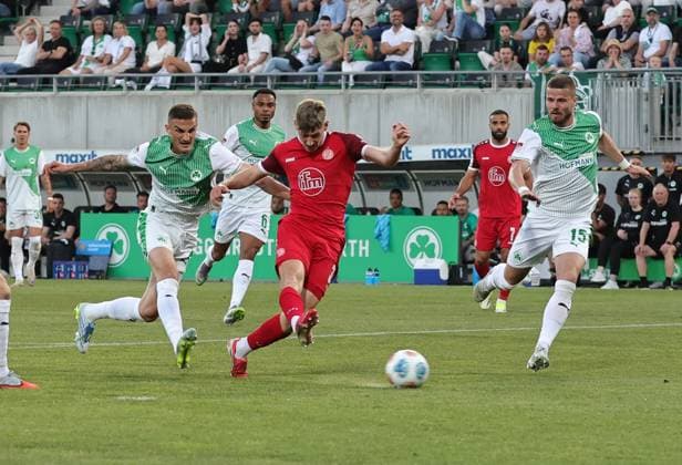 26 05 2026 Soccer season 2025 2026 Relegation 2 Soccer Bundesliga second leg SpVgg Greuther Fürth Kleeblatt Rot Weiss Essen RWE Sportfoto Zink DaMa xdaxmax DFL regulations prohibit any use of photographs as image sequences and or quasi video only for editorial use Gianluca Swajkowski 39, Rot Weiss Essen with shot on goal