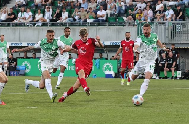 26 05 2026 Soccer season 2025 2026 Relegation 2 Soccer Bundesliga second leg SpVgg Greuther Fürth Kleeblatt Rot Weiss Essen RWE Sportfoto Zink DaMa xdaxmax DFL regulations prohibit any use of photographs as image sequences and or quasi video only for editorial use Gianluca Swajkowski 39, Rot Weiss Essen with shot on goal