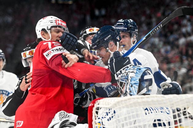 ZURICH, SWITZERLAND MAY 26 Calvin Thurkauf of Switzerland L against Mikko Lehtonen of Finland R during the 2026 IIHF Ice Hockey World Championship Switzerland game between Switzerland and Finland at Swiss Life Arena on May 26, 2026 in Zurich, Zurich Zurich Swiss Life Arena Zurich Switzerland Copyright: xJustPictures.ch AndreaxBrancax jp-en-EuSpIm-JP7_ANB_SuiFin_26052026_7705