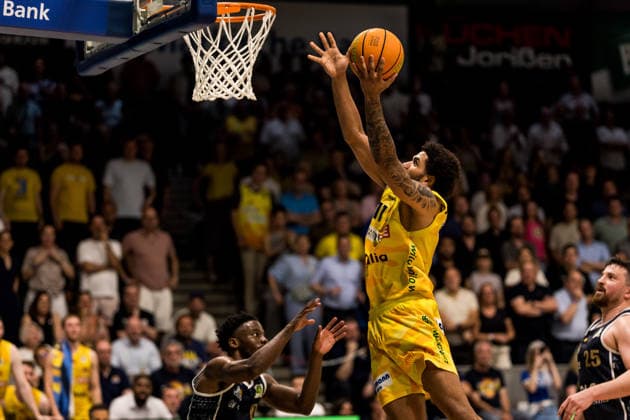 Barmer 2 Basketball Bundesliga ProA Playoffs Semifinal Game 3, Phoenix Hagen Eisbären Bremerhaven 26 05 2026 Marvin Omuvwie Phoenix Hagen, 11 in the throw, Elijah Jahi Miller Eisbären Bremerhaven, 0 BARMER 2 Basketball Bundesliga ProA Playoffs Semifinal Game 3, Phoenix Hagen Eisbären Bremerhaven Hagen, Ischelandhalle on 26 05 2026 Copyright: xBEAUTIFULxSPORTS Wunderlx