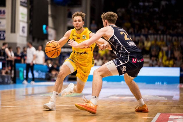 Barmer 2 Basketball Bundesliga ProA Playoffs Semifinal Game 3, Phoenix Hagen Eisbären Bremerhaven 26 05 2026 Bjarne Kraushaar Phoenix Hagen, 4 on the ball, Peter Hemschemeier Eisbären Bremerhaven, 22 BARMER 2 Basketball Bundesliga ProA Playoffs Semifinal Game 3, Phoenix Hagen Eisbären Bremerhaven Hagen, Ischelandhalle on 26 05 2026 Copyright: xBEAUTIFULxSPORTS Wunderlx