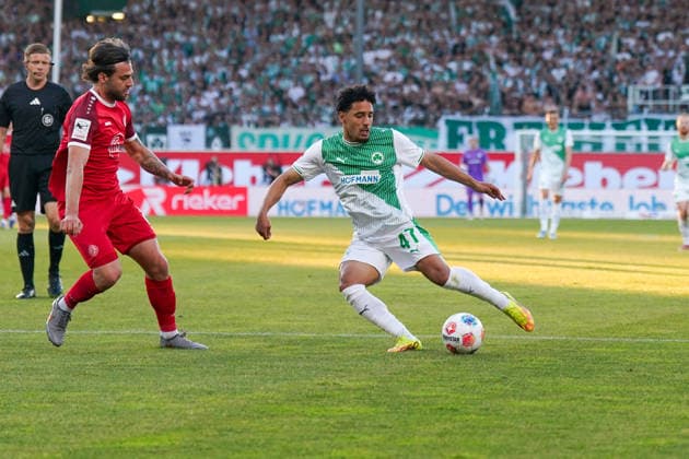 Germany Soccer 2 Bundesliga Relegation 2025 2026 SpVgg Greuther Fürth vs Rot Weiss Essen Sportpark Ronhof I Thomas Sommer Fürth Sayf Ltaief SpVgg Greuther Fürth, 47 Goal shot Copyright: xJOERANxSTEINSIEKx