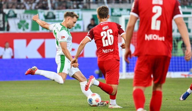 26 05 2026 Soccer season 2025 2026 Relegation 2 Soccer Bundesliga first leg SpVgg Greuther Fürth Kleeblatt Rot Weiss Essen RWE Sportfoto Zink xwoxzix DFL regulations prohibit any use of photographs as image sequences and or quasi video only for editorial use Jannik Dehm 23, SpVgg Greuther Fürth Torben Müsel 26, Rot Weiss Essen