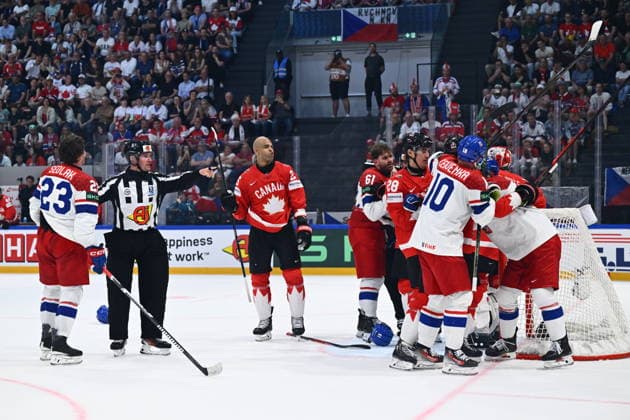 Players of Czech Republic and Canada scuffle during the IIHF World Championship, WM, Weltmeisterschaft Group B match Czech Republic vs Canada on May 26, 2026, Fribourg, Switzerland. (CTKxPhoto RadekxPetrasek) CTKPhotoP2026052608864  CTKPhotoP2026052608864
