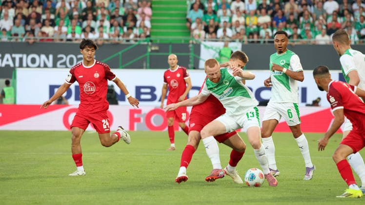 26 05 2026, xrekx, Fußball 2 Bundesliga Relegation, SpVgg Greuther Fuerth Rot Weiss Essen v l Paul Will SpVgg Greuther Fuerth Torben Müsel Muesel Rot Weiss Essen Zweikampf, Aktion, action, battle for the ball DFL DFB REGULATIONS PROHIBIT ANY USE OF PHOTOGRAPHS as IMAGE SEQUENCES and or QUASI VIDEO Fuerth