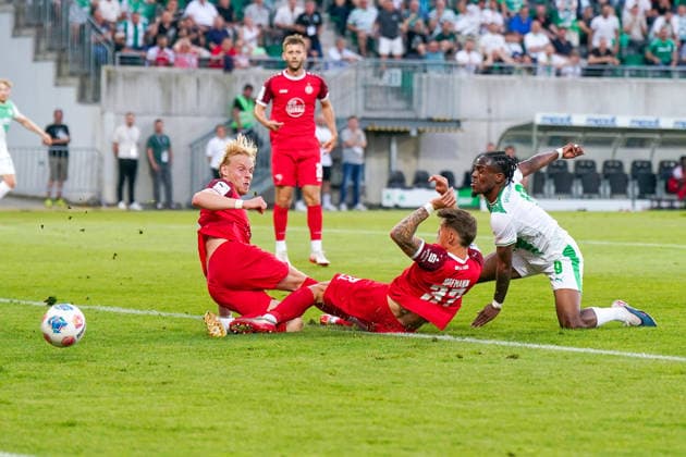 Germany Soccer 2 Bundesliga Relegation 2025 2026 SpVgg Greuther Fürth vs Rot Weiss Essen Sportpark Ronhof I Thomas Sommer Fürth Goal and goal celebration to 1 0 by Noel Futkeu SpVgg Greuther Fürth, 9 Joy, emotions, jubilation Copyright: xJOERANxSTEINSIEKx