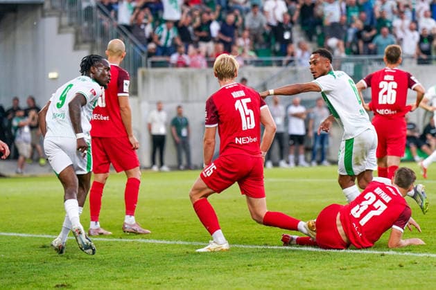Germany Soccer 2 Bundesliga Relegation 2025 2026 SpVgg Greuther Fürth vs Rot Weiss Essen Sportpark Ronhof I Thomas Sommer Fürth Goal and goal celebration to 1 0 by Noel Futkeu SpVgg Greuther Fürth, 9 Joy, emotions, jubilation Copyright: xJOERANxSTEINSIEKx