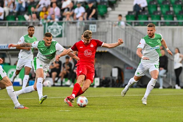 Relagation 2 Bundesliga SpVgg Greuther Fuerth Rot Weiss Essen 26 05 2026 FÜRTH, GERMANY 26 MAY in the duel Phillipp ZIEREIS SpVgg Greuther Fuerth 4 and Fianluca SWAJKOWSKI Rot Weiss Essen 39 during the match between SpVgg Greuther Fuerth and Rot Weiss Essen in the second leg of the relegation to the 2 Bundesliga at Sportpark Ronhof DFL REGULATIONS PROHIBIT ANY USE OF PHOTOGRAPHS AS IMAGE SEQUENCES AND OR QUASI VIDEO Jan ELVEDI SpVgg Greuther Fuehrt 15 Copyright: xBEAUTIFULxSPORTS Goldbergx