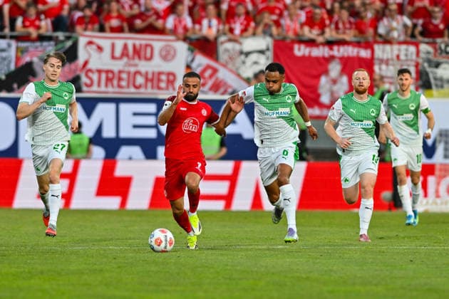 Relagation 2 Bundesliga SpVgg Greuther Fürth Rot Weiss Essen 26 05 2026 FÜRTH, GERMANY 26 MAY in the duel Ramien SAFI Rot Weiss Essen 7 and Sacha BANSE SpVgg Greuther Fuehrt 6 during the match between SpVgg Greuther Fürth and Rot Weiss Essen at the second leg of the relegation to the 2 Bundesliga at Sportpark Ronhof DFL REGULATIONS PROHIBIT ANY USE OF PHOTOGRAPHS AS IMAGE SEQUENCES AND OR QUASI VIDEO Copyright: xBEAUTIFULxSPORTS Goldbergx
