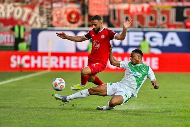 Relagation 2 Bundesliga SpVgg Greuther Fürth Rot Weiss Essen 26 05 2026 FÜRTH, GERMANY 26 MAY in the duel Ramien SAFI Rot Weiss Essen 7 and Sacha BANSE SpVgg Greuther Fuehrt 6 during the match between SpVgg Greuther Fürth and Rot Weiss Essen at the second leg of the relegation to the 2 Bundesliga at Sportpark Ronhof DFL REGULATIONS PROHIBIT ANY USE OF PHOTOGRAPHS AS IMAGE SEQUENCES AND OR QUASI VIDEO Copyright: xBEAUTIFULxSPORTS Goldbergx