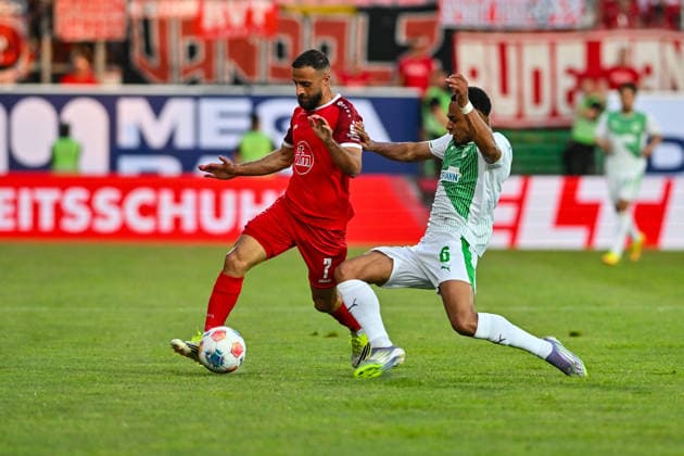 Relagation 2 Bundesliga SpVgg Greuther Fürth Rot Weiss Essen 26 05 2026 FÜRTH, GERMANY 26 MAY in the duel Ramien SAFI Rot Weiss Essen 7 and Sacha BANSE SpVgg Greuther Fuehrt 6 during the match between SpVgg Greuther Fürth and Rot Weiss Essen at the second leg of the relegation to the 2 Bundesliga at Sportpark Ronhof DFL REGULATIONS PROHIBIT ANY USE OF PHOTOGRAPHS AS IMAGE SEQUENCES AND OR QUASI VIDEO Copyright: xBEAUTIFULxSPORTS Goldbergx