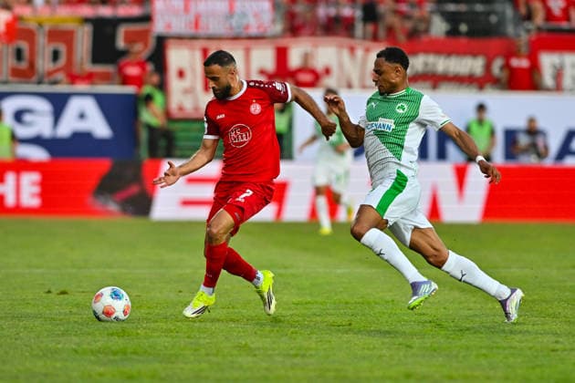 Relagation 2 Bundesliga SpVgg Greuther Fürth Rot Weiss Essen 26 05 2026 FÜRTH, GERMANY 26 MAY in the duel Ramien SAFI Rot Weiss Essen 7 and Sacha BANSE SpVgg Greuther Fuehrt 6 during the match between SpVgg Greuther Fürth and Rot Weiss Essen at the second leg of the relegation to the 2 Bundesliga at Sportpark Ronhof DFL REGULATIONS PROHIBIT ANY USE OF PHOTOGRAPHS AS IMAGE SEQUENCES AND OR QUASI VIDEO Copyright: xBEAUTIFULxSPORTS Goldbergx