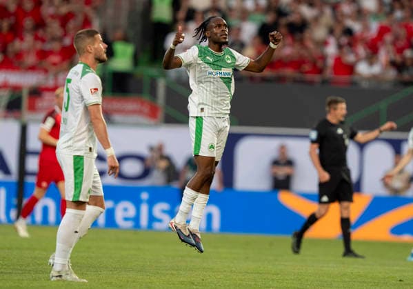 Cheering after the goal to 1 0 by Noel Futkeu SpVgg Greuther Fuerth, 9 , cheering, jubilant, jubeln, jubeln, emotionen, celebrate Here he cheers about his goal SpVgg Greuther Fürth Rot Weiss Essen, Fußball, Relegation zur 2 Bundesliga Rückspiel, Sportpark Ronhof, Fürth DFL regulations prohibit any use of photographs as image sequences and or quasi video Copyright: HMBxMedia xMarcoxBader