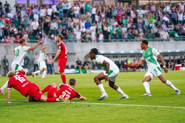 Germany Soccer 2 Bundesliga Relegation 2025 2026 SpVgg Greuther Fürth vs Rot Weiss Essen Sportpark Ronhof I Thomas Sommer Fürth Goal and goal celebration to 1 0 by Noel Futkeu SpVgg Greuther Fürth, 9 Joy, emotions, jubilation Copyright: xJOERANxSTEINSIEKx