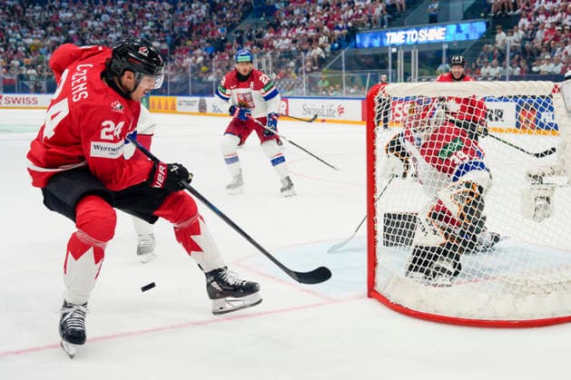 FRIBOURG, SWITZERLAND MAY 26 goalkeeper Dominik Pavlat of Czechia R saves on Dylan Cozens of Canada L during the 2026 IIHF Ice Hockey World Championship Switzerland game between Czechia and Canada at BCF Arena on May 26, 2026 in Fribourg, Fribourg Fribourg BCF Arena Fribourg Switzerland Copyright: xJustPictures.ch JarixPestelaccix jp-en-EuSpIm-JP6_JAR_Czechia_Canada_26May2026_00019