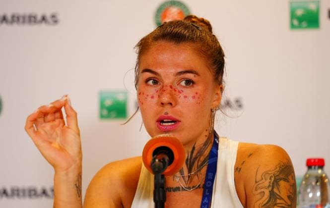 Following her first round win over Russian opponent Elena Pridankina, an emotional Oleksandra Oliynykova of Ukraine speaks to the press and announces a proportion of her prize money will be donated to the Ukranian army French Open Tennis, Day Three, Tennis, Roland Garros, Paris, France - 26 May 2026Paris Roland Garros France EDITORIAL USE ONLY No use with unauthorised audio, video, data, fixture lists, club league logos or live services. Online in-match use limited to 120 images, no video emulation. No use in betting, games or single club league player publications. Copyright: xJavierxGarcia Shutterstockx 16898258ed