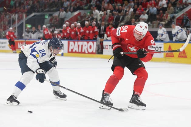 26 05 2026 Swiss Life Arena Zurich , SWITZERLAND, Mens Ice Hockey IIHF World Championship Zurich 2026 Group A SUI FIN Hannes Bjoerninen li,FIN vs Attilio Biasca SUI