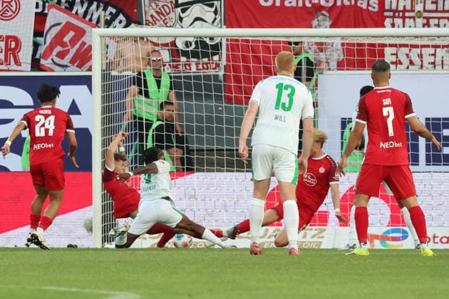 26 05 2026, xrekx, Soccer 2 Bundesliga Relegation, SpVgg Greuther Fuerth Rot Weiss Essen v l Goal shot to 1 0 by Noel Futkeu SpVgg Greuther Fuerth DFL DFB REGULATIONS PROHIBIT ANY USE OF PHOTOGRAPHS as IMAGE SEQUENCES and or QUASI VIDEO Fuerth